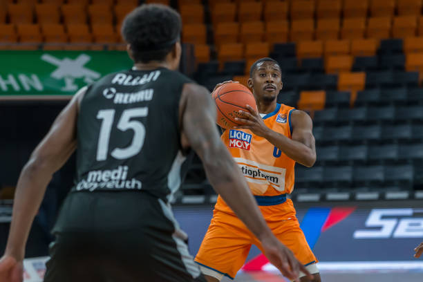 点球双触重 点球双触重